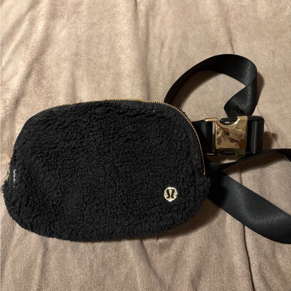 lululemon athletica Black Fleece Belt Bag